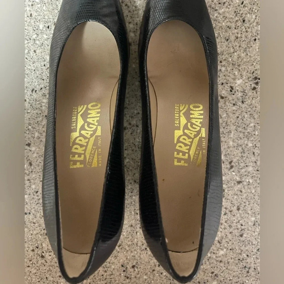 Salvatore Ferragamo Women’s Black Heel in Size 6.5 AA - Picture 8 of 11